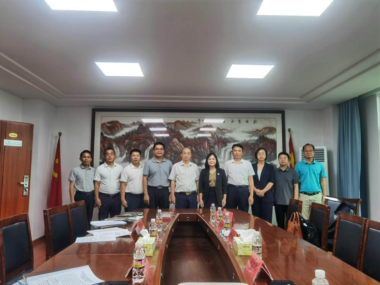 图片为会议现场图片